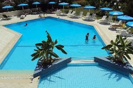 Iris Hotel 3*
